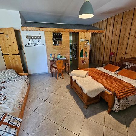 Yourtes Olachat Proche Annecy Faverges Luaran gambar