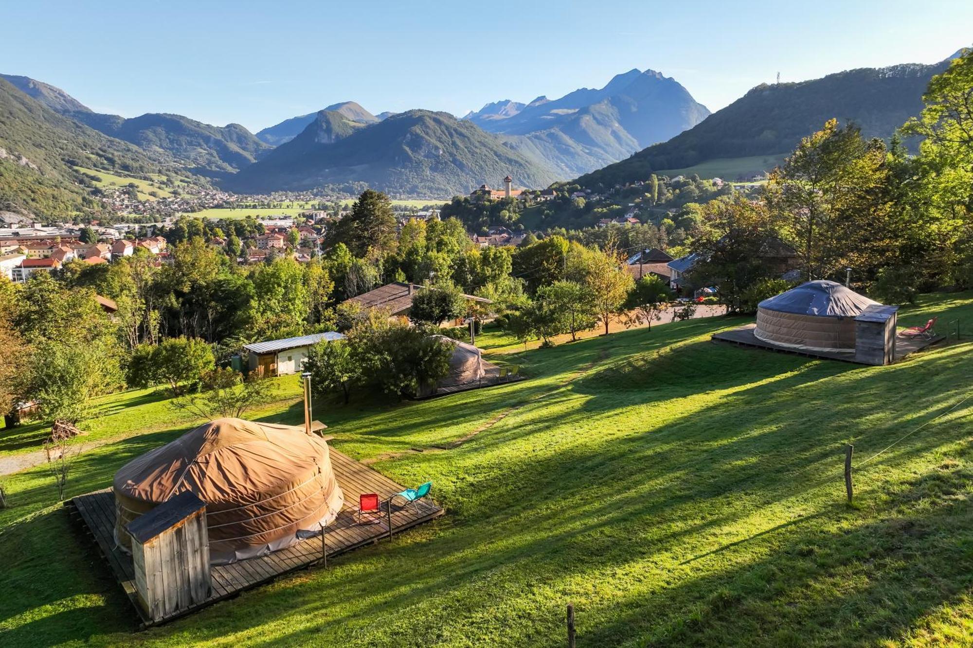 Yourtes Olachat Proche Annecy Faverges Luaran gambar
