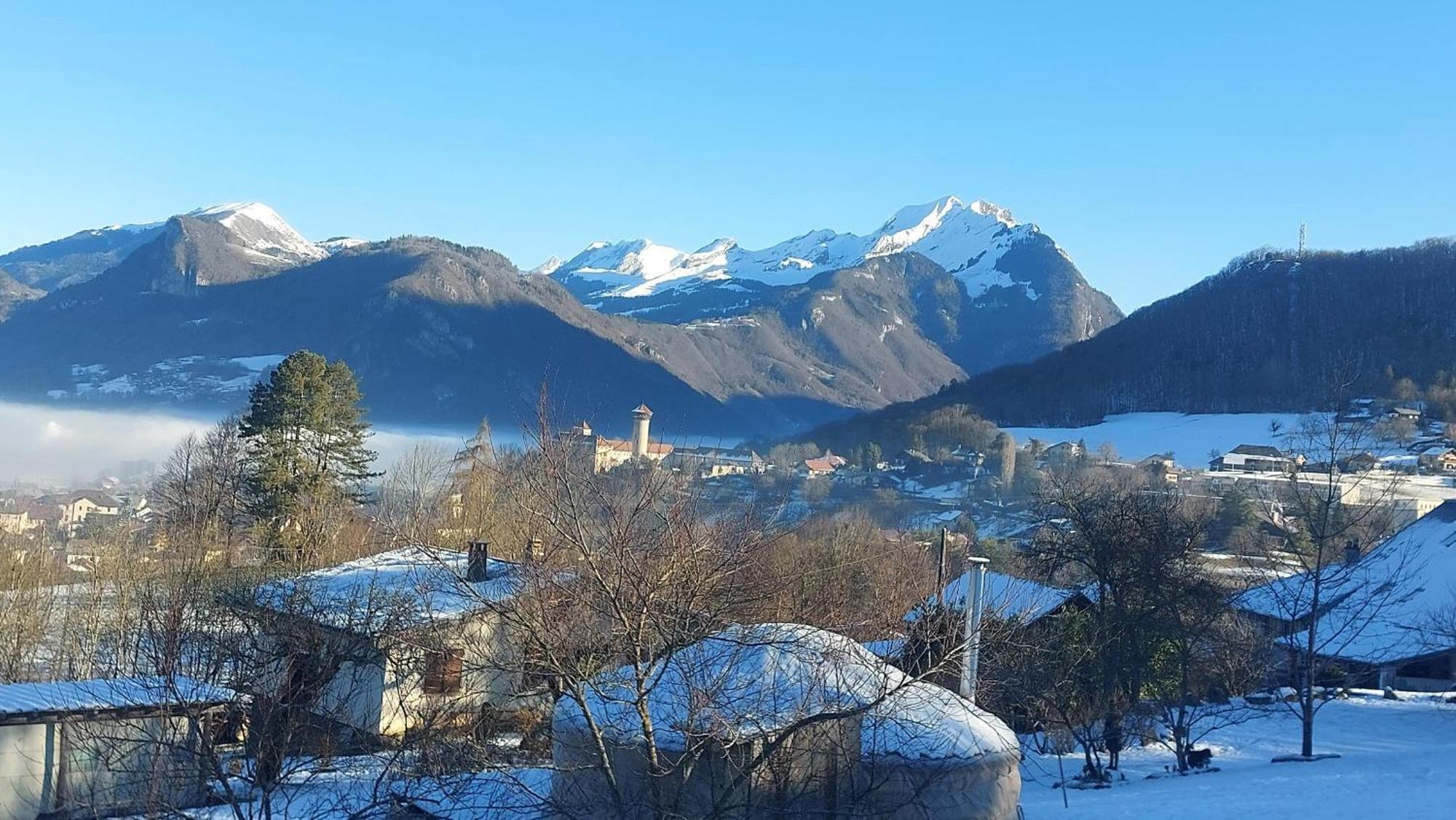 Yourtes Olachat Proche Annecy Faverges Luaran gambar