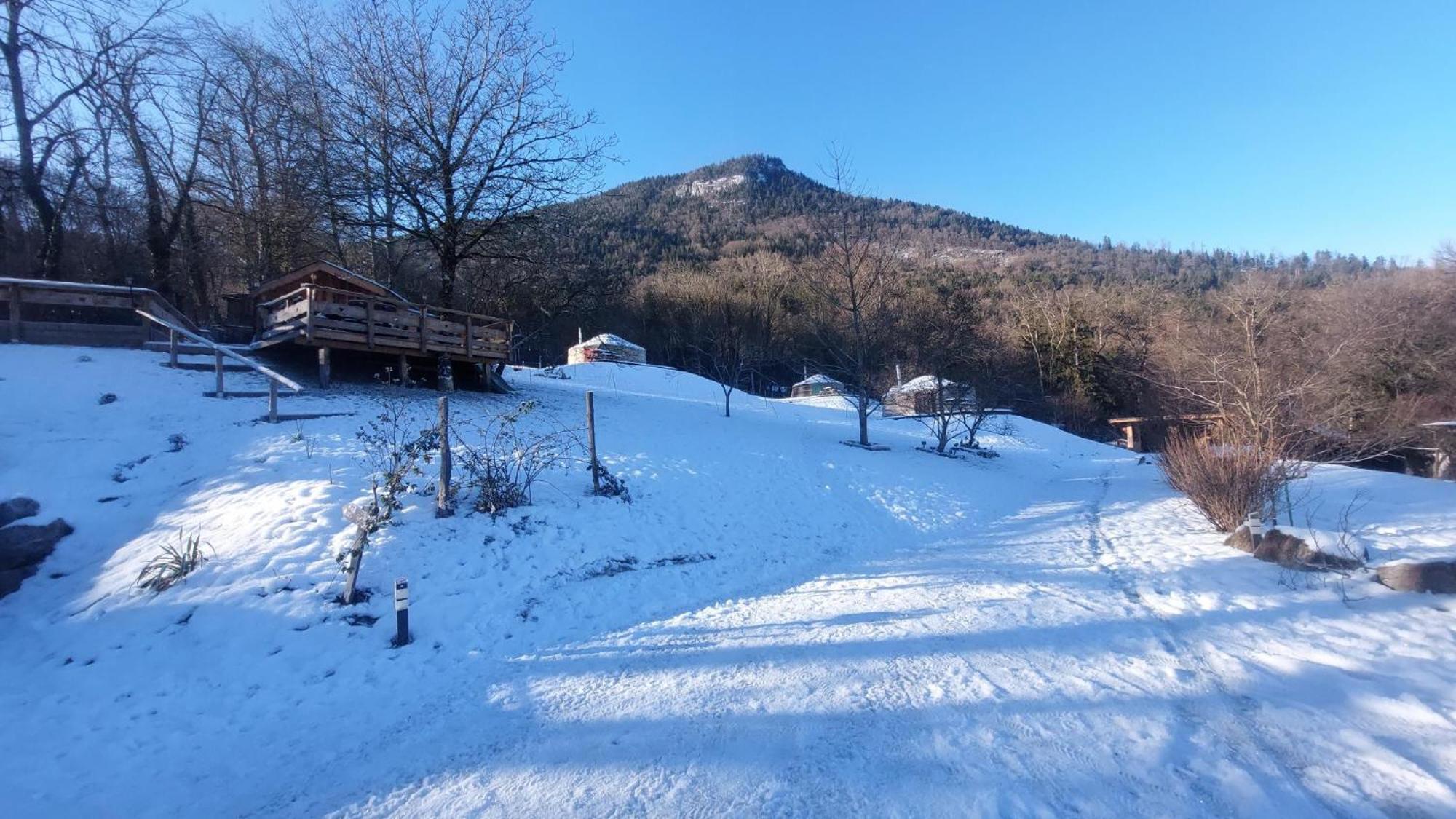Yourtes Olachat Proche Annecy Faverges Luaran gambar
