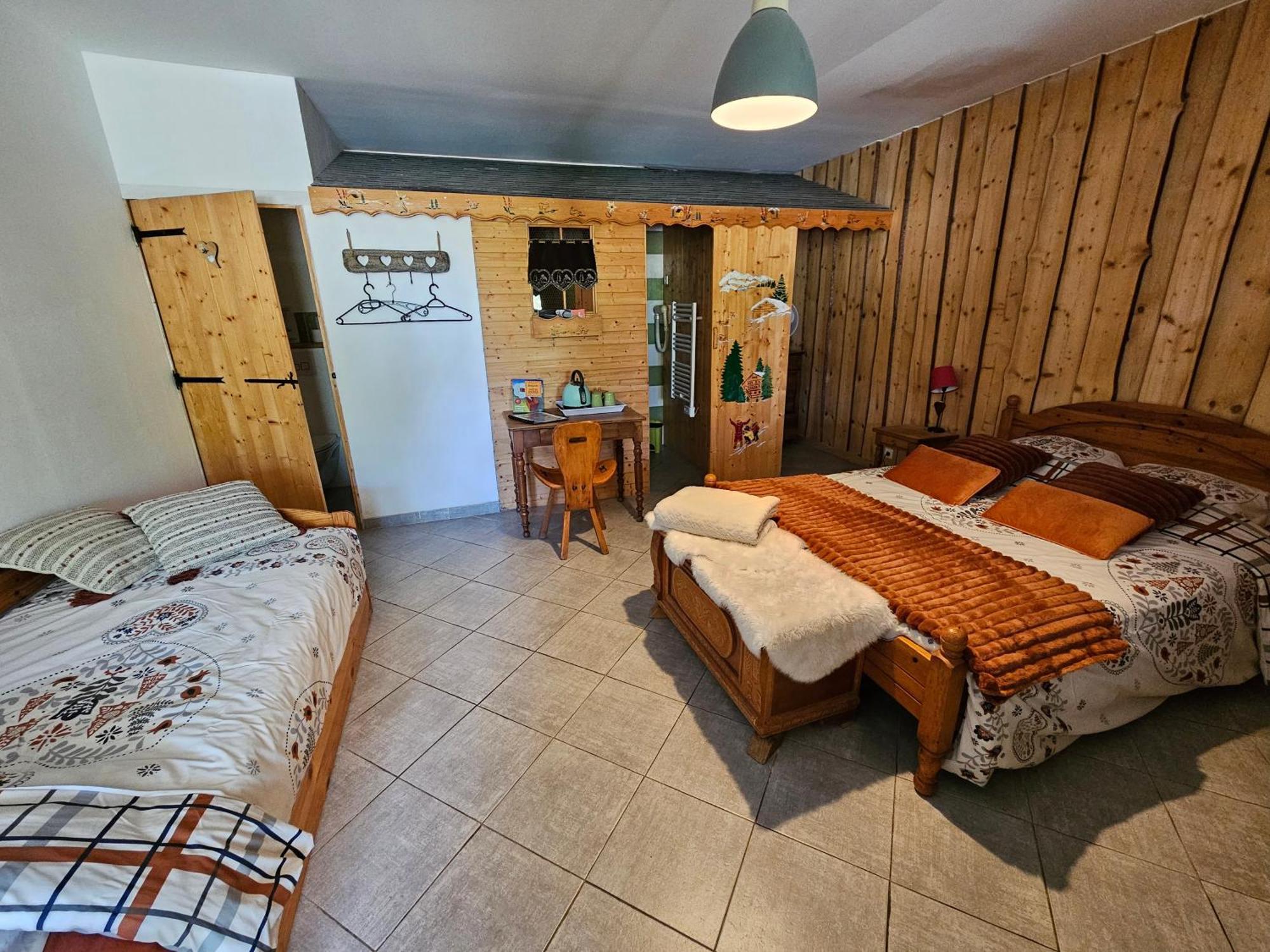 Yourtes Olachat Proche Annecy Faverges Luaran gambar